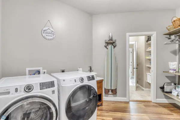 $1,224,900 | 5374 Lunder Lane, Kindred, ND 58051