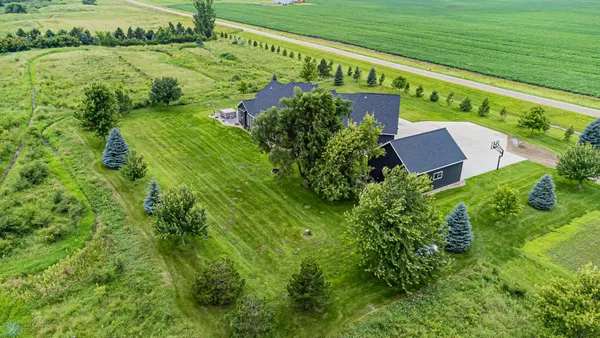 $1,224,900 | 5374 Lunder Lane, Kindred, ND 58051