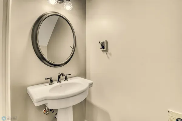 $1,224,900 | 5374 Lunder Lane, Kindred, ND 58051