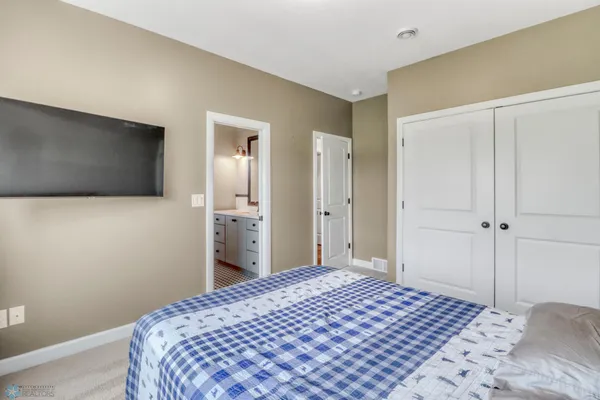 $1,224,900 | 5374 Lunder Lane, Kindred, ND 58051