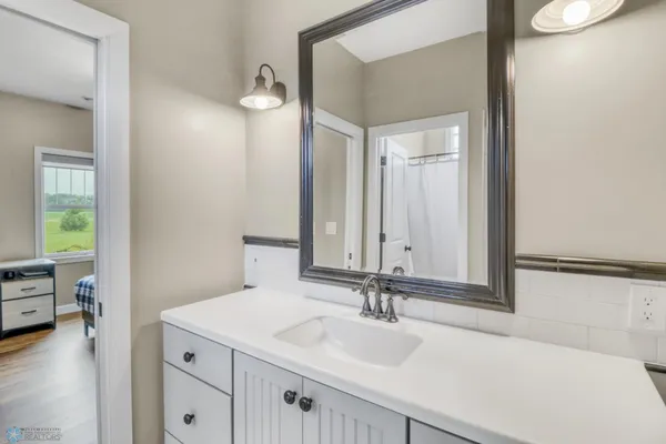 $1,224,900 | 5374 Lunder Lane, Kindred, ND 58051