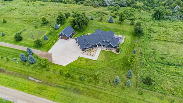 $1,224,900 | 5374 Lunder Lane, Kindred, ND 58051