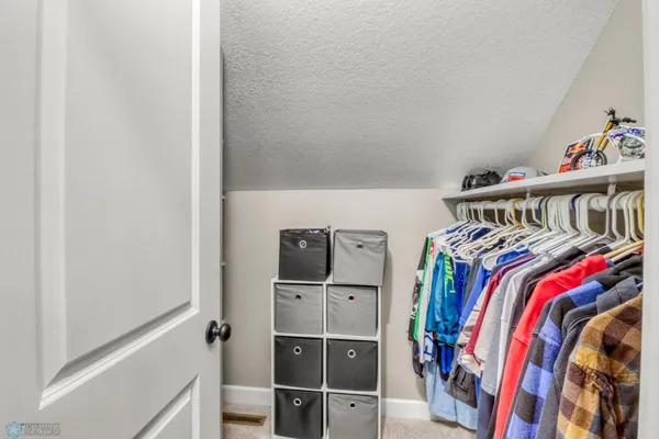 $1,224,900 | 5374 Lunder Lane, Kindred, ND 58051