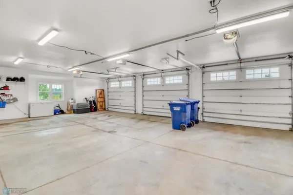 $1,224,900 | 5374 Lunder Lane, Kindred, ND 58051