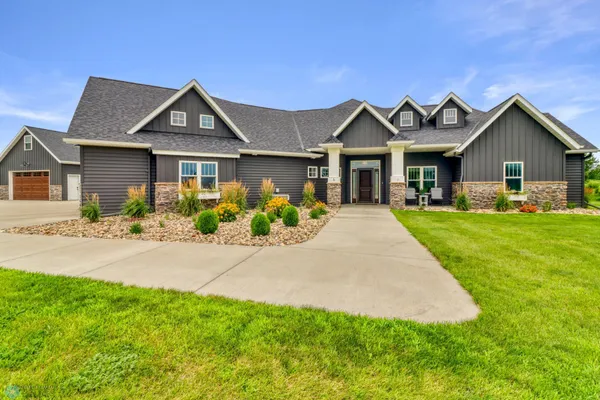 $1,224,900 | 5374 Lunder Lane, Kindred, ND 58051