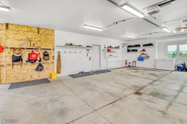 $1,224,900 | 5374 Lunder Lane, Kindred, ND 58051