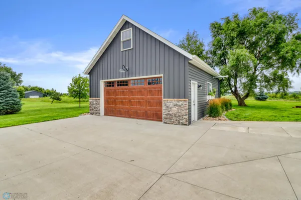 $1,224,900 | 5374 Lunder Lane, Kindred, ND 58051