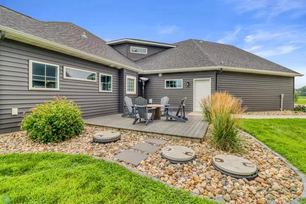 $1,224,900 | 5374 Lunder Lane, Kindred, ND 58051