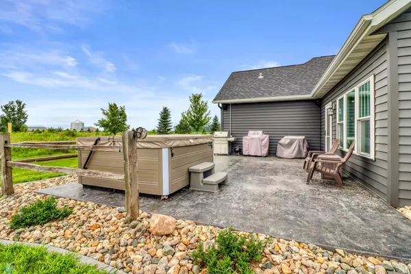 $1,224,900 | 5374 Lunder Lane, Kindred, ND 58051