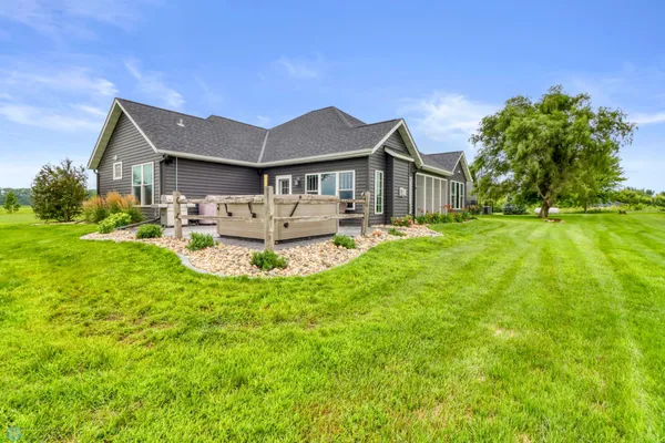 $1,224,900 | 5374 Lunder Lane, Kindred, ND 58051