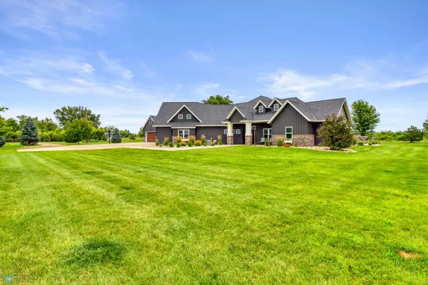 $1,224,900 | 5374 Lunder Lane, Kindred, ND 58051