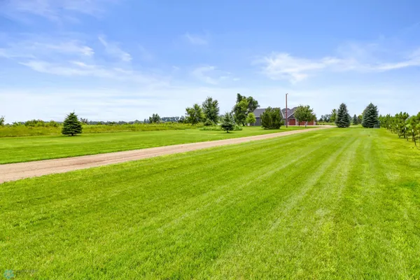 $1,224,900 | 5374 Lunder Lane, Kindred, ND 58051