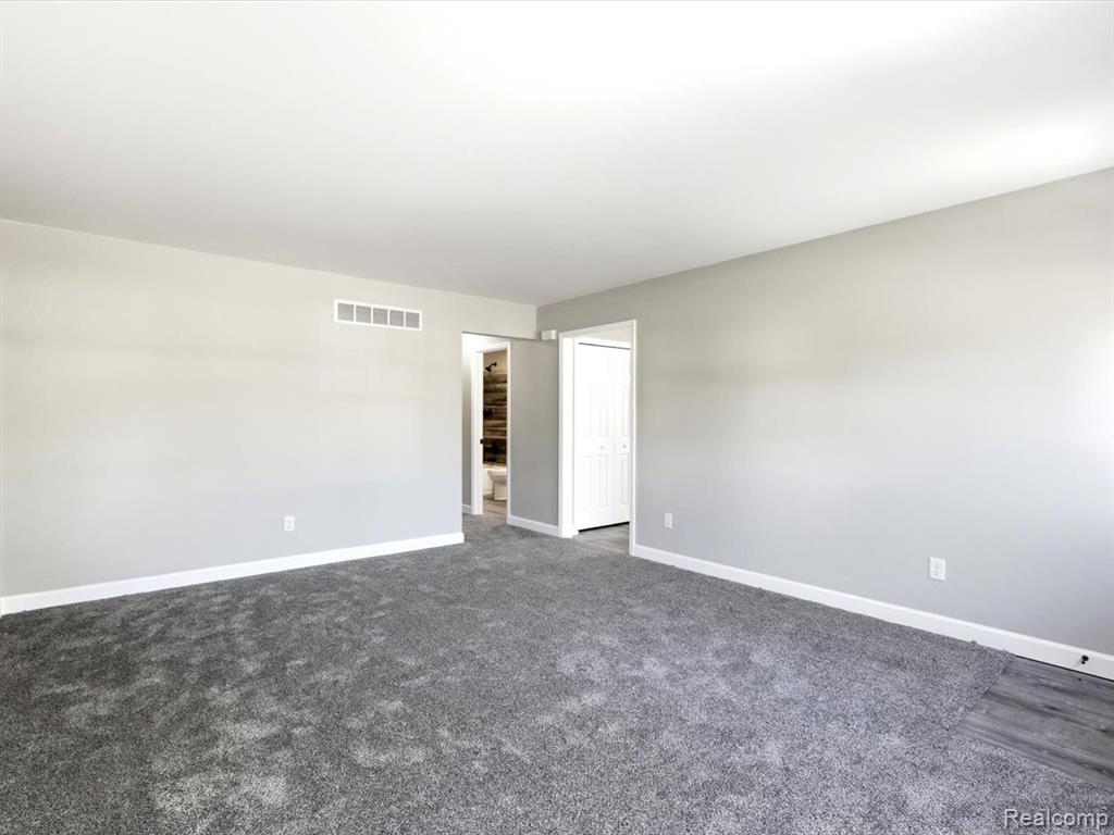 2971 Beach Road Port Huron, MI 48060 - Photo 6 of 29