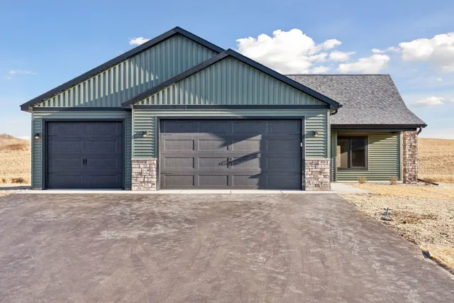 $377,900 | 466 Coyote Way, New Richmond, WI 54017
