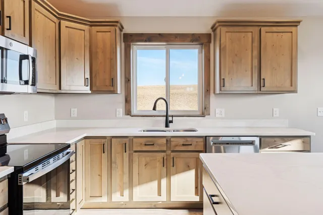 $377,900 | 466 Coyote Way, New Richmond, WI 54017