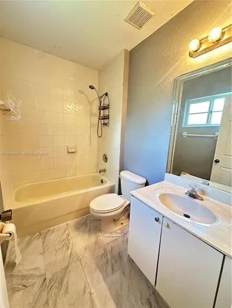 $2,300 | 687 Southwest 10th Street, Florida City, FL 33034