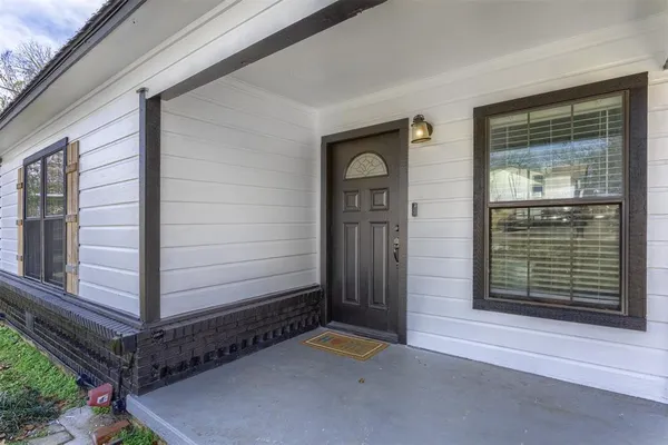 a view of an entrance of the house