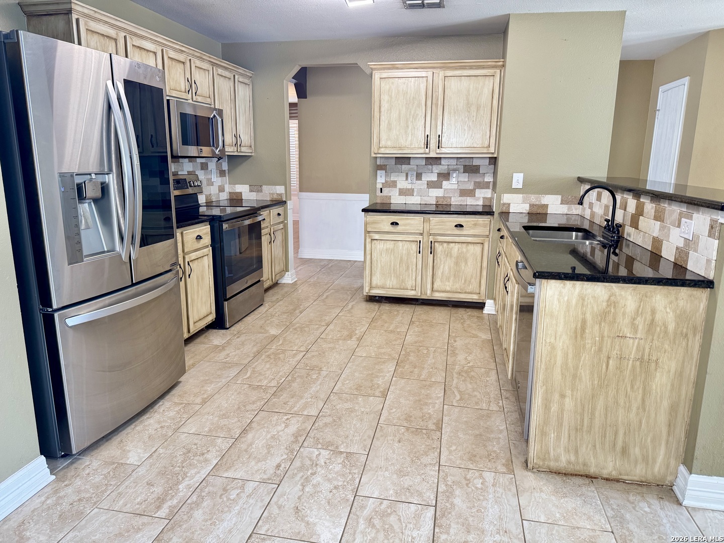 7906 Belmont Ridge Selma, TX 78154 - Photo 5 of 22 a kitchen with stainless steel appliances a refrigerator sink and cabinets