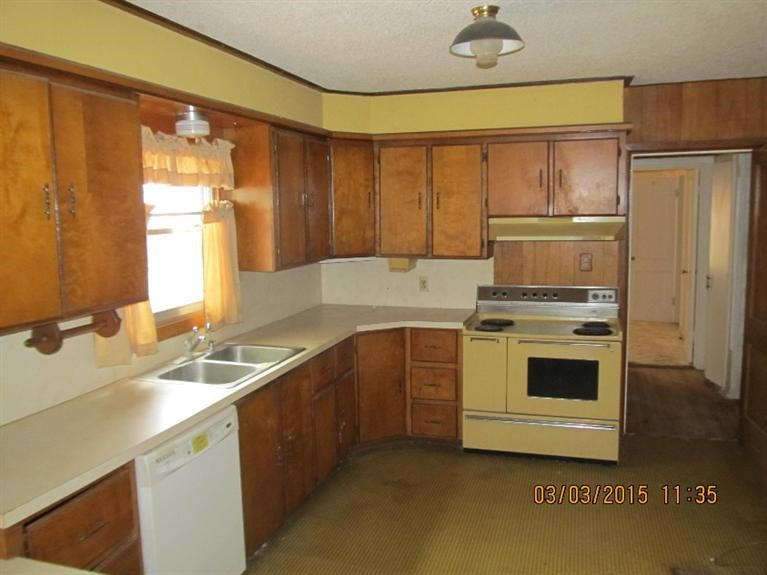 112 Southwest 10th Plainview, TX 79072 - Photo 5 of 10 Photo 5