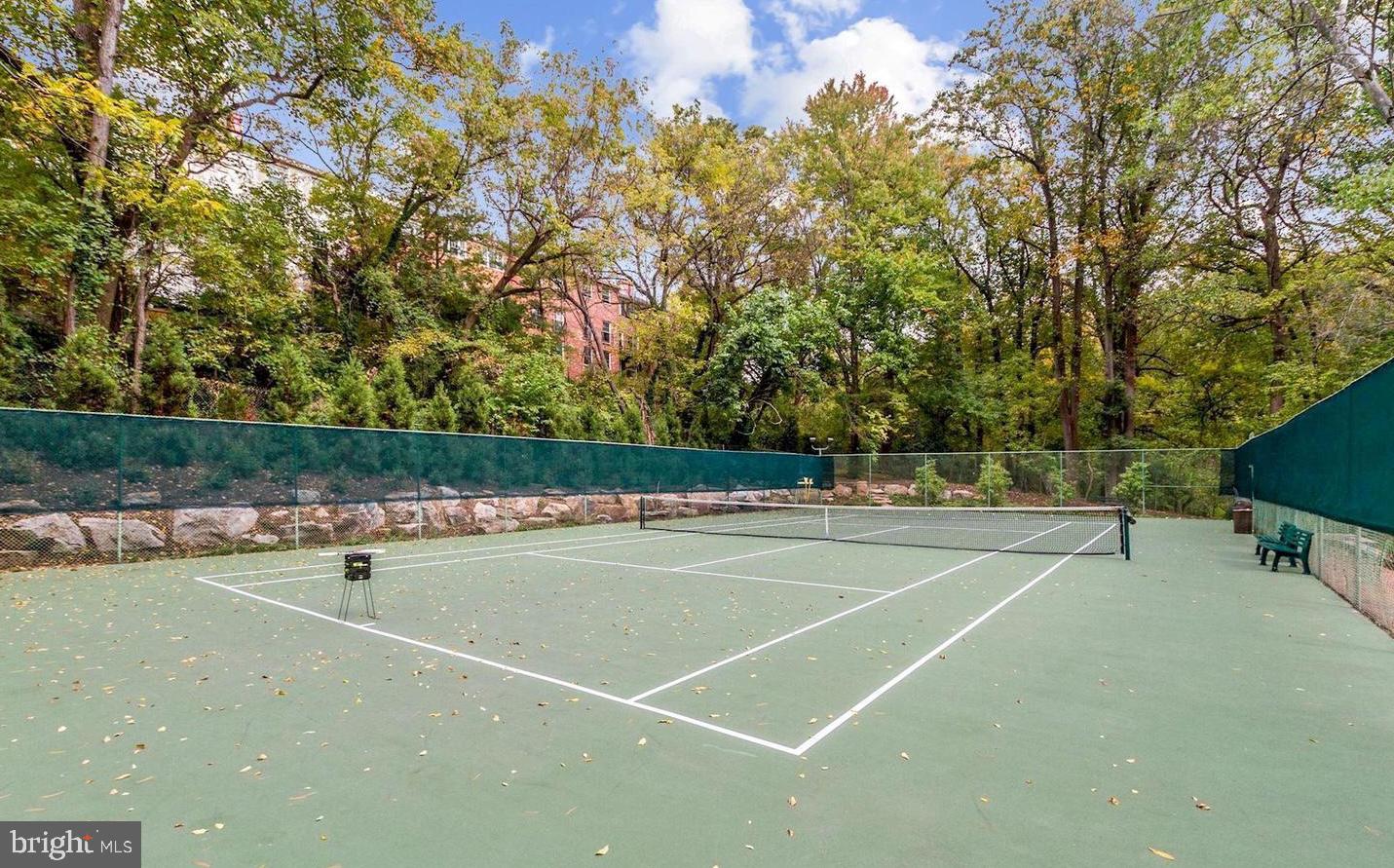 4201 Cathedral Avenue Northwest, Unit 1415W Washington, DC 20016 - Photo 29 of 36 a view of tennis court