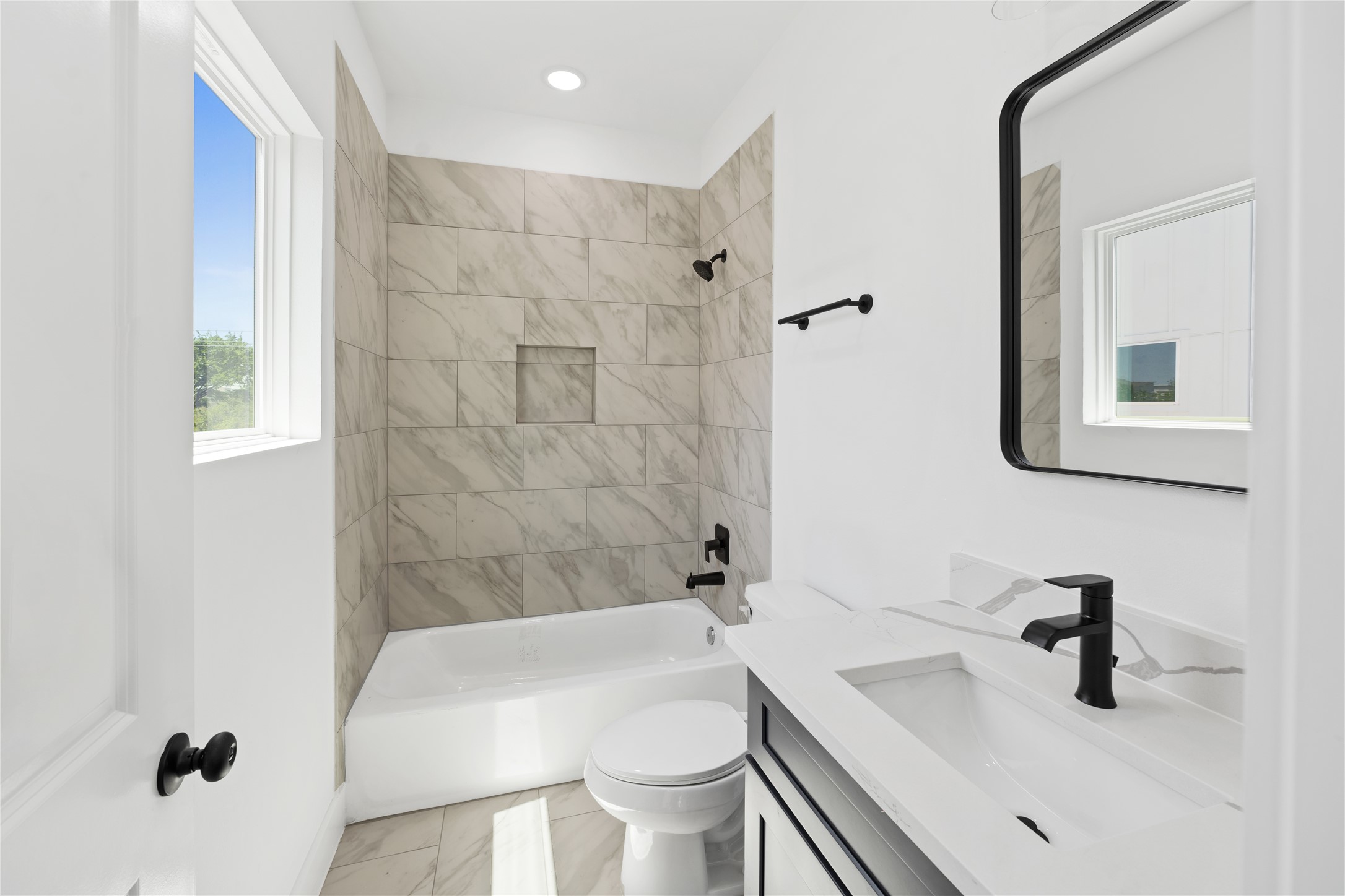 111 Milby Street, Unit A Houston, TX 77003 - Photo 18 of 20 2nd bath