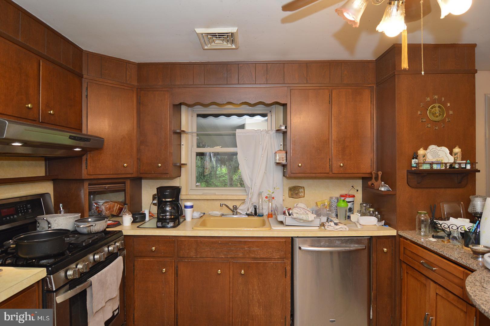 3404 Stoudts Ferry Bridge Road Reading, PA 19605 - Photo 9 of 25