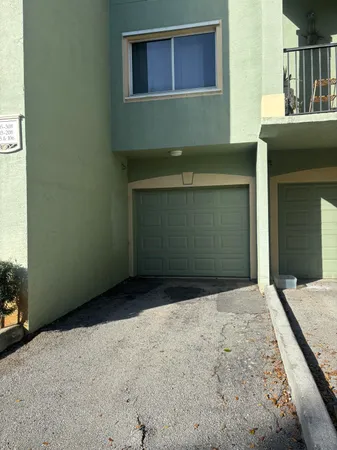 $2,600 | 350 Crestwood Circle, Unit 106, Royal Palm Beach, FL 33411