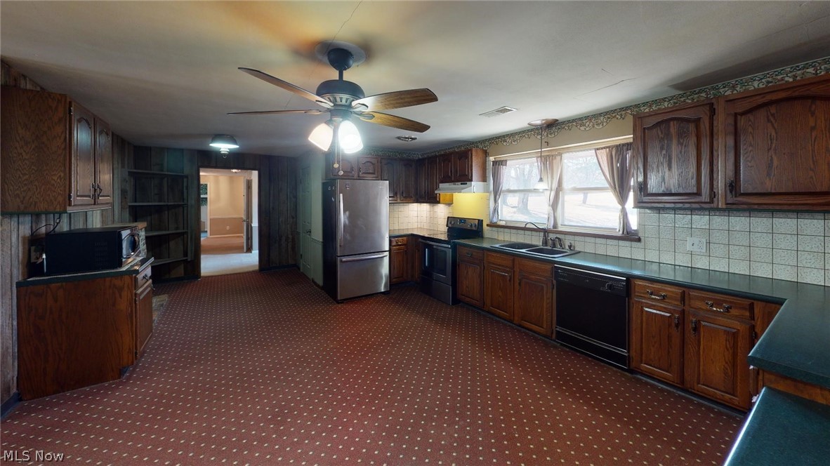 2050 Farson Street Belpre, OH 45714 - Photo 10 of 22 Kitchen with lots of cabinets