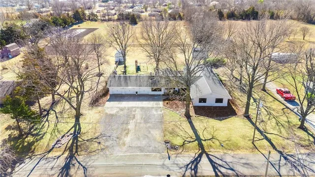$498,000 | 1505 Redbud Lane, Iola, KS 66749