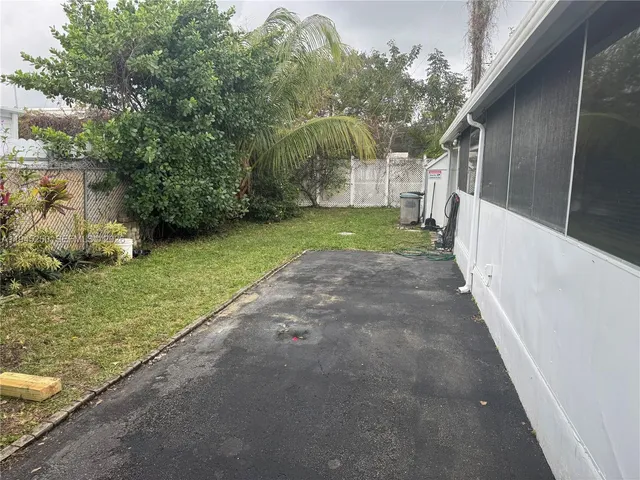 $1,850 | 231 West Lake Drive, Hallandale, FL 33009