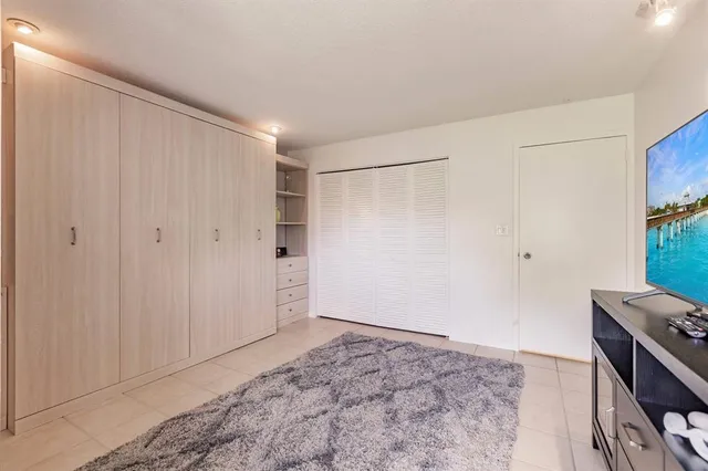 $6,000 | 1255 East Peppertree Drive, Unit 403, Sarasota, FL 34242