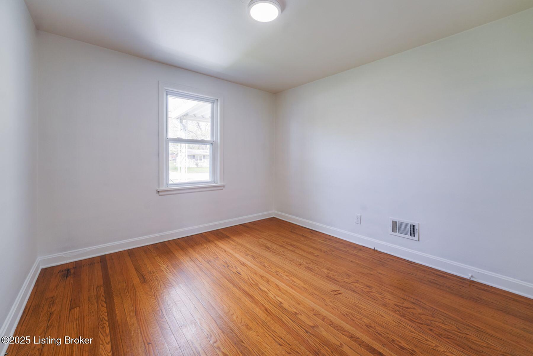 8509 Robbins Road Louisville, KY 40258 - Photo 14 of 24 photo_online_014