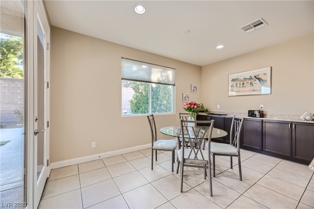 7421 Manse Ranch Avenue Las Vegas, NV 89179 - Photo 11 of 50 This home was built with many upgrades. The cabine