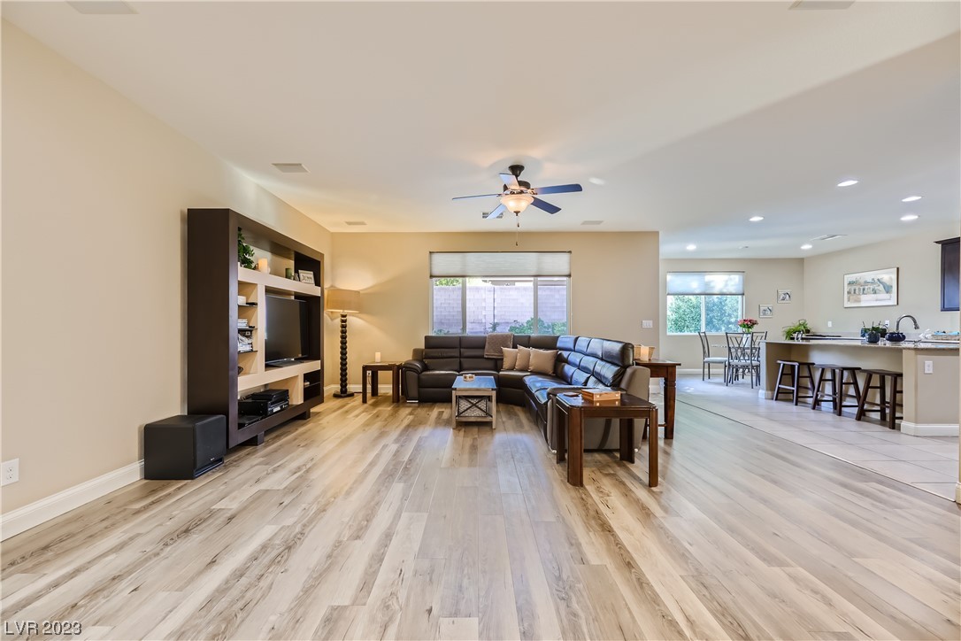 7421 Manse Ranch Avenue Las Vegas, NV 89179 - Photo 16 of 50 The great room has cable access.