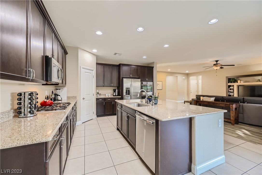7421 Manse Ranch Avenue Las Vegas, NV 89179 - Photo 8 of 50