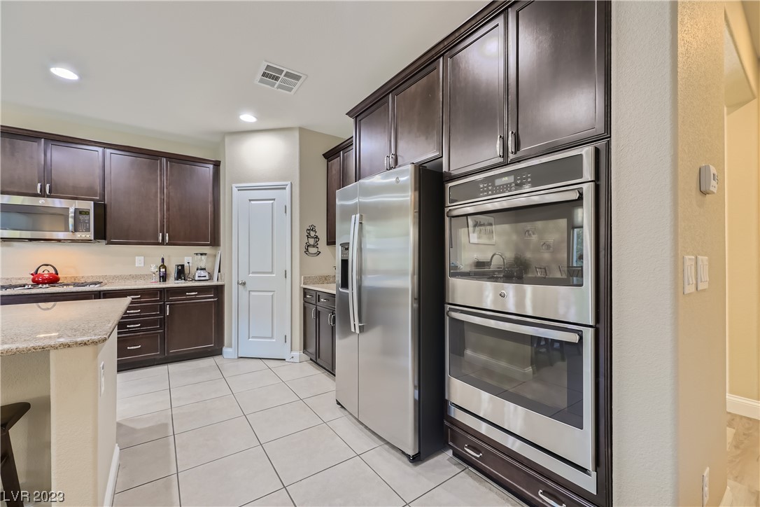 7421 Manse Ranch Avenue Las Vegas, NV 89179 - Photo 10 of 50 One of the double ovens has the option to be used