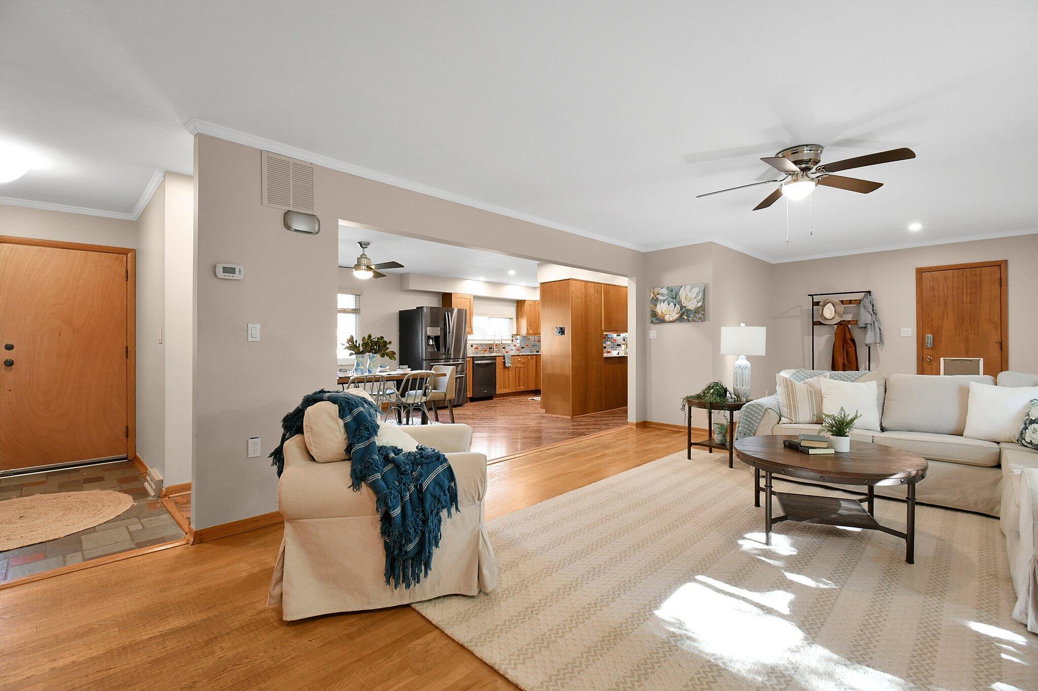 1375 Kirkley Road Columbus, OH 43221 - Photo 8 of 36 Gallery Image 8