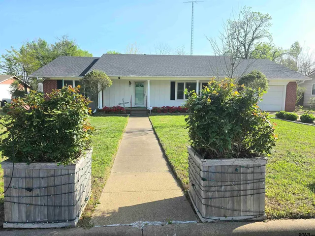 $239,900 | 604 East Pennsylvania Street, Van, TX 75790