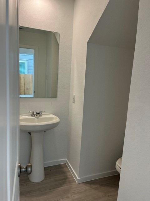 913 Pertuso Lane Huffman, TX 77336 - Photo 8 of 36 a bathroom with a sink and mirror