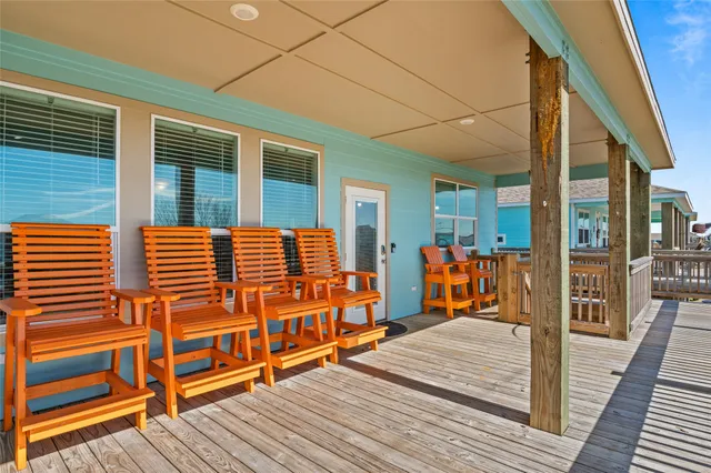 $470,000 | 2565 Palm Drive, Crystal Beach, TX 77650