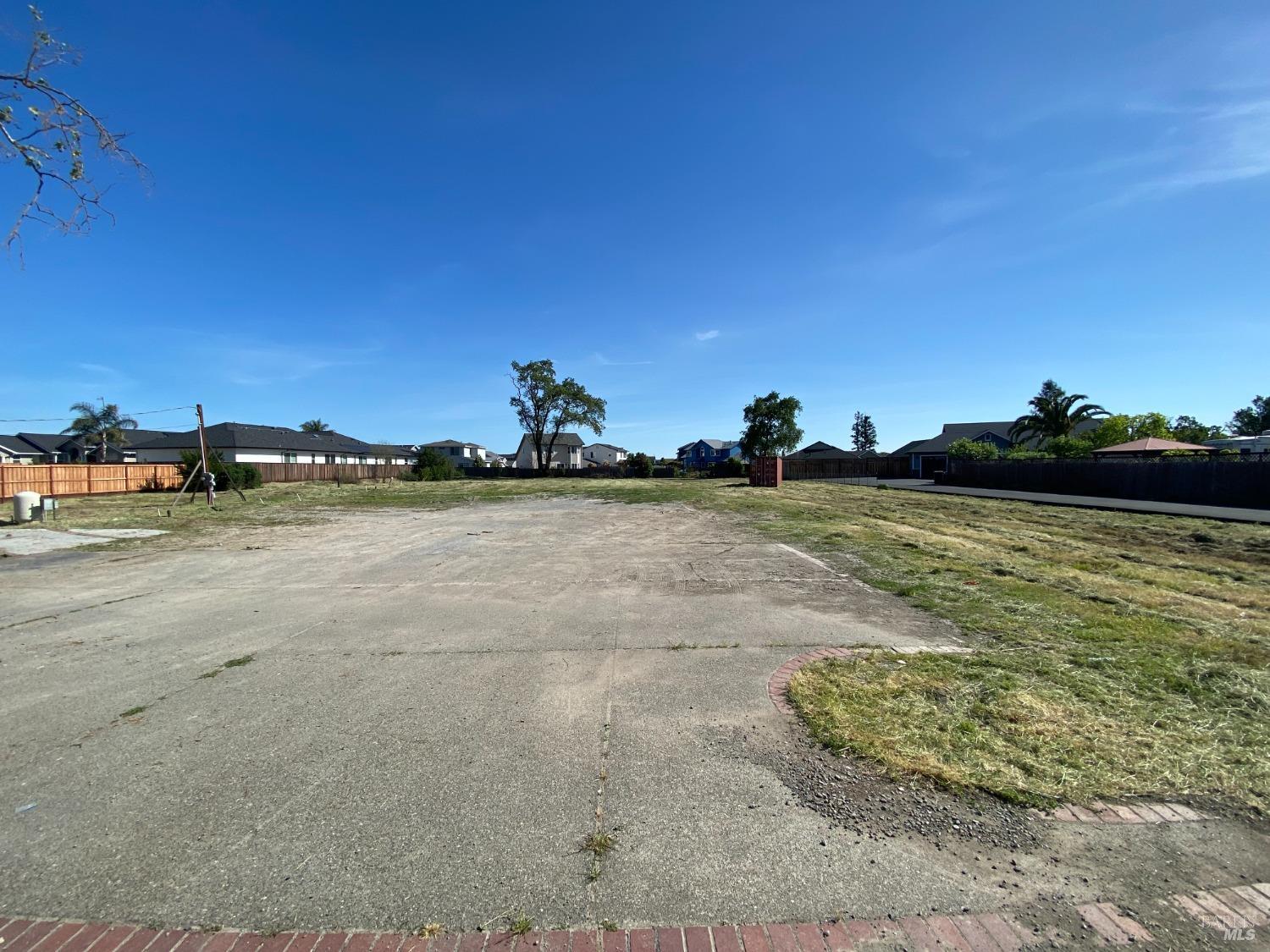 2016 Dennis Lane, Santa Rosa, CA 95403 Compass