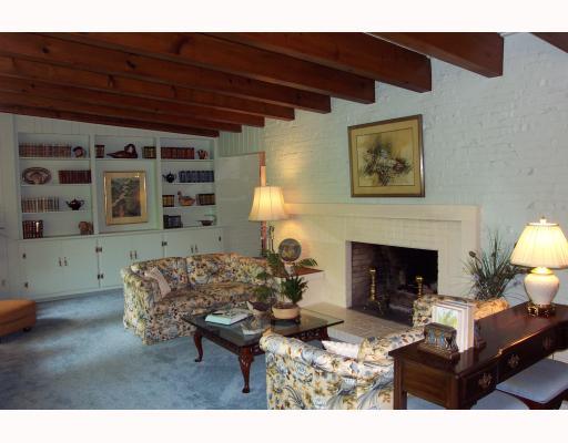 1840 Kent Road Upper St. Clair, PA 15241 - Photo 3 of 13 Living Room.