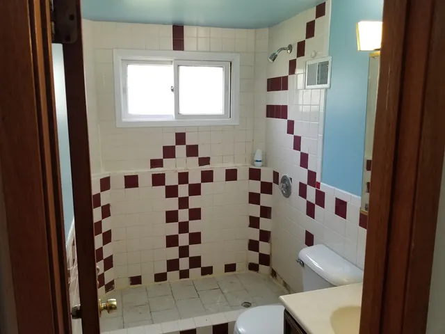 $2,100 | 547 North Ridgemoor Avenue, Mundelein, IL 60060