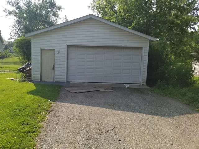 $2,100 | 547 North Ridgemoor Avenue, Mundelein, IL 60060