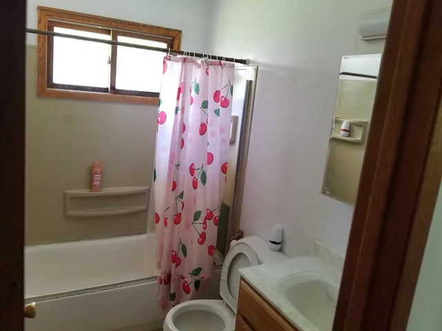 $2,100 | 547 North Ridgemoor Avenue, Mundelein, IL 60060