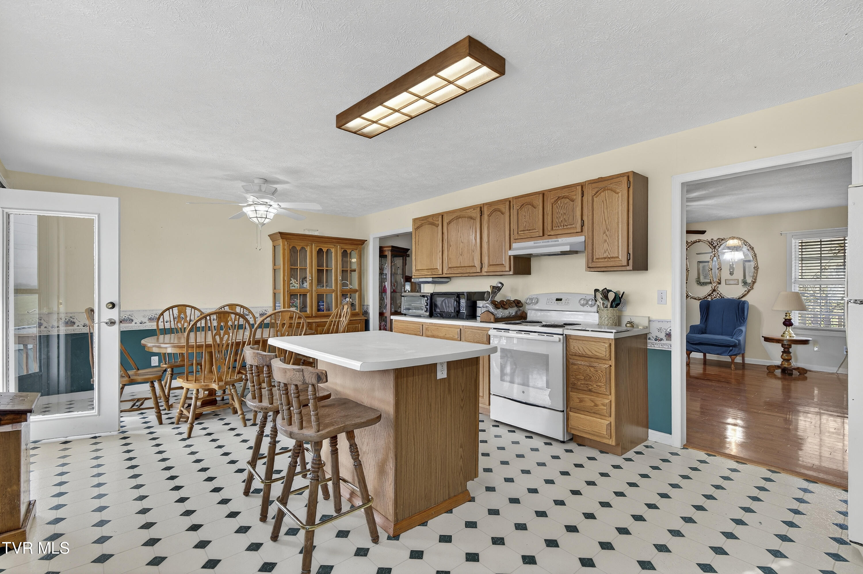 15002 Peaceful Valley Road Abingdon, VA 24210 - Photo 13 of 37 15002-Peaceful-Valley-Abingdon-VA Matt-S