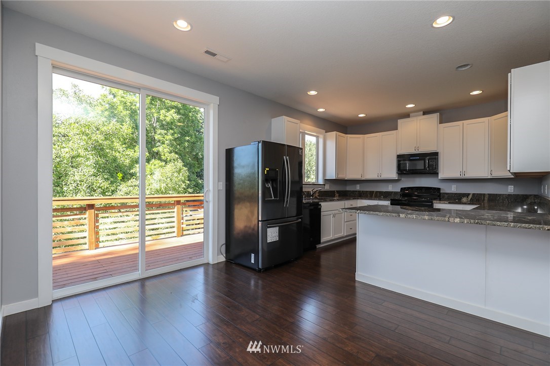 520 Military Road Kalama, WA 98625 - Photo 3 of 15 Gallery Image 3