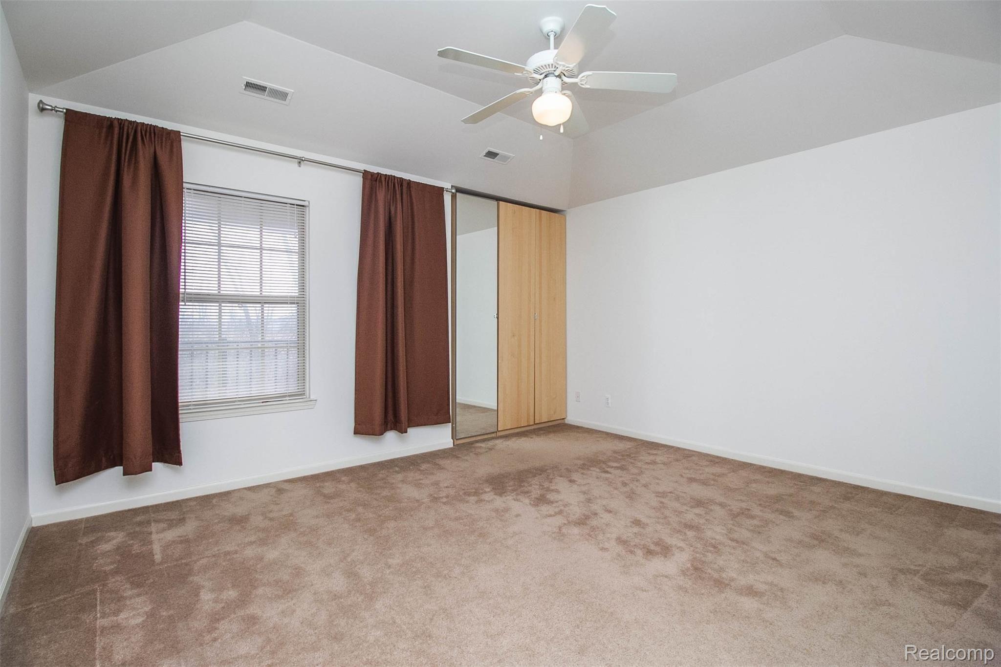 11778 Farmington Road, Unit 48 Livonia, MI 48150 - Photo 13 of 25 13.jpg