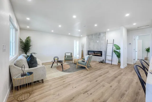 $899,000 | 1350 Marabou Lane, Vista, CA 92083