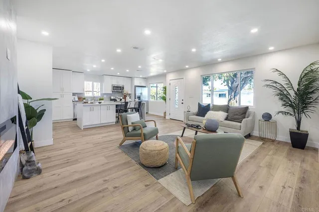 $899,000 | 1350 Marabou Lane, Vista, CA 92083